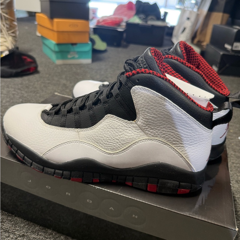 Jordan Black and White Sneakers Classic Design